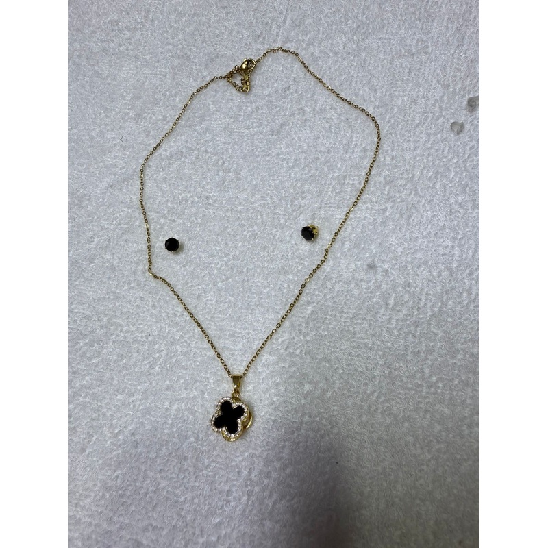 Gold Platted Ear rings and Necklace