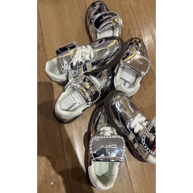 Classy metallic effect kids sneakers